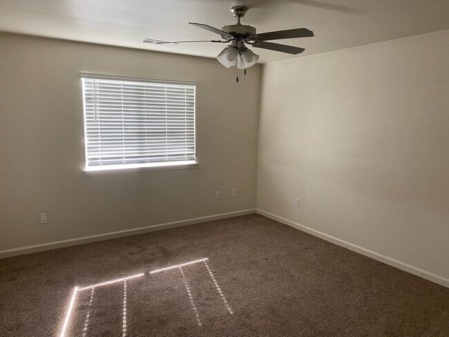 Building Photo - 3058 Bright St