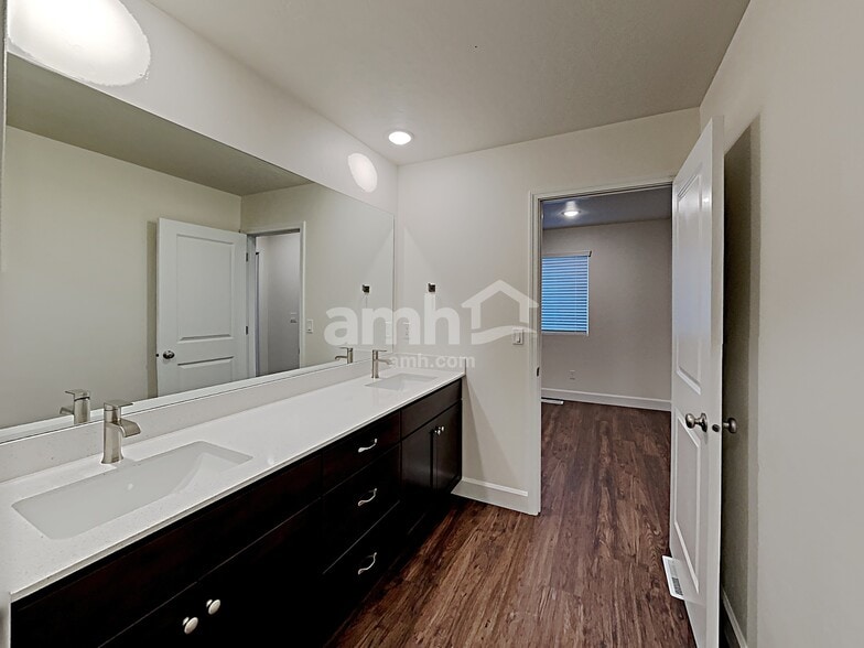 Building Photo - 9447 W Hiden Stream St