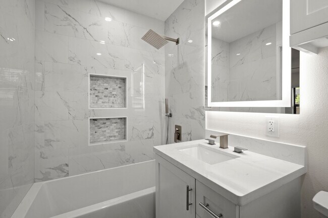 Building Photo - 6 Pom Ct