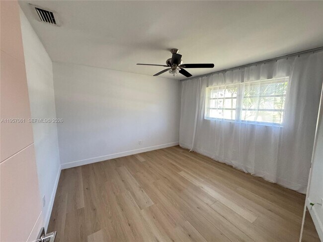 Building Photo - 13451 SW 74th Ave