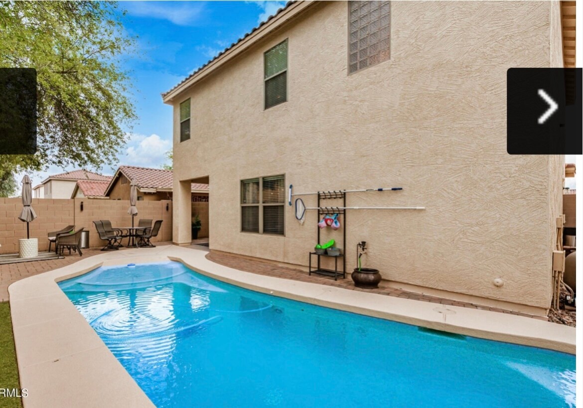 Building Photo - 2418 E Peach Tree Dr