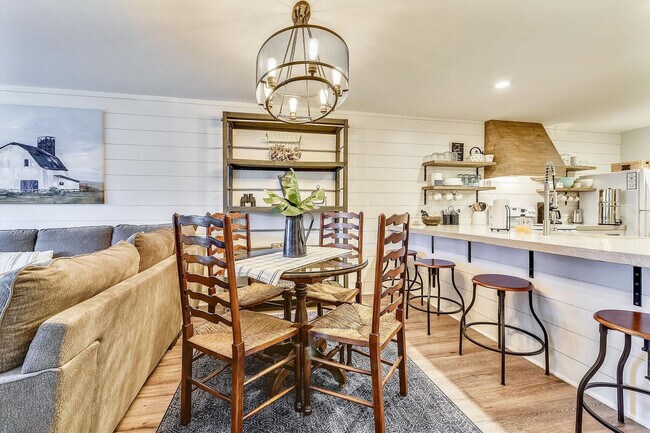 Building Photo - 11222 Hutchison Blvd