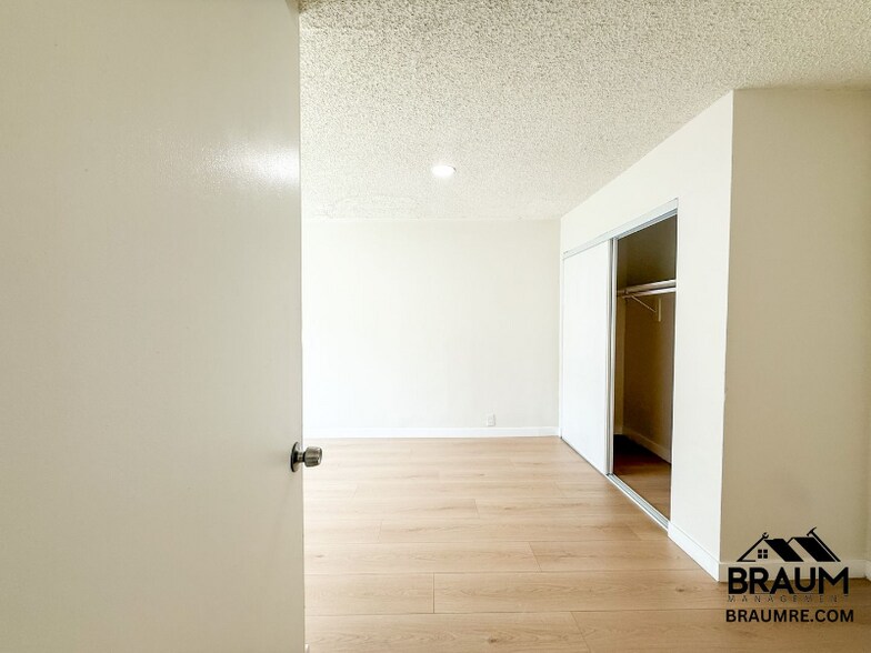 Building Photo - 5461 Kester Ave