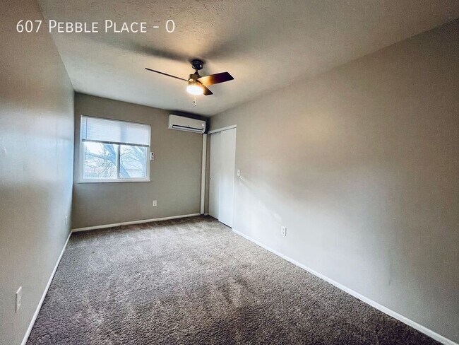 Building Photo - 607 Pebble Pl Dr