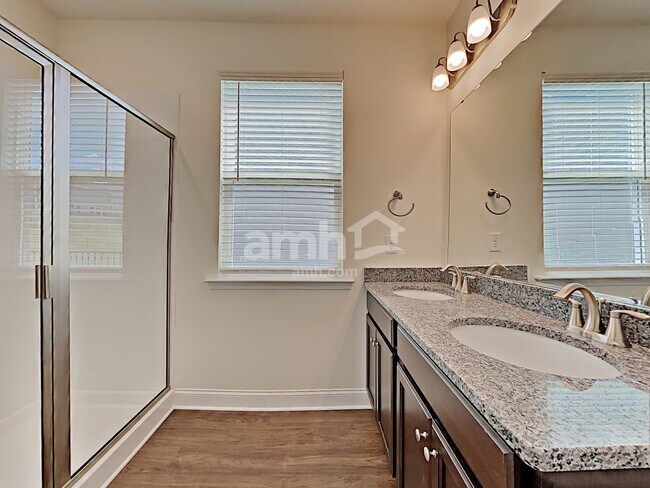 Building Photo - 142 Willowbrook Dr