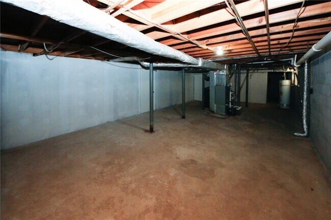 Building Photo - 840 Howard Ct SW