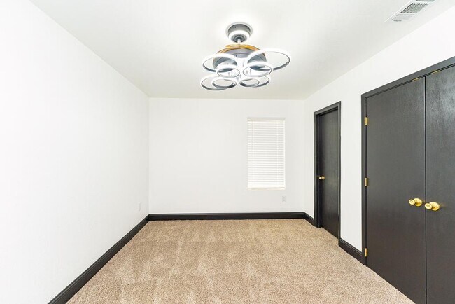 Building Photo - 4209 Redbud Ave