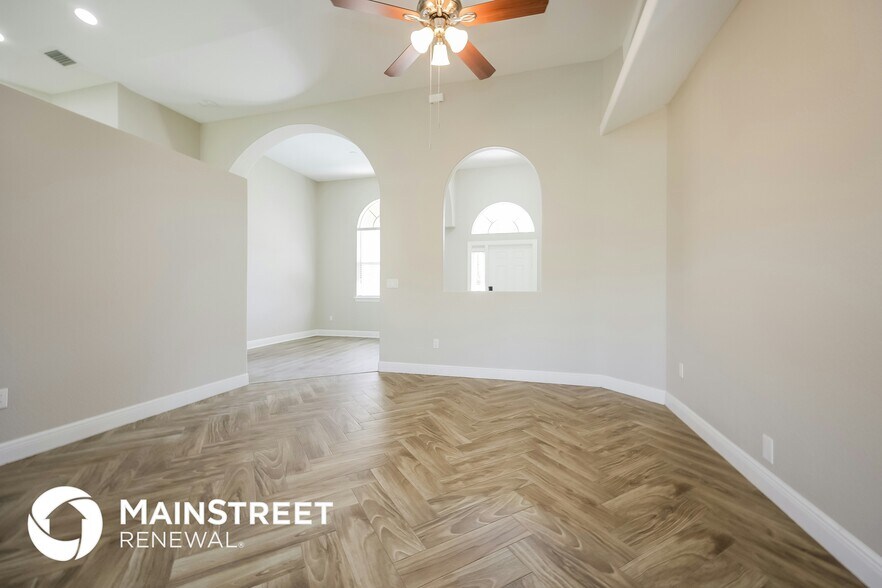 Building Photo - 906 Cortez Ave