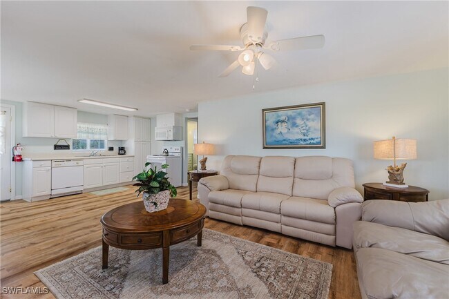 Building Photo - 950 San Carlos Dr