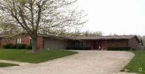 Building Photo - Spacious Three Bedroom Ranch Style Home