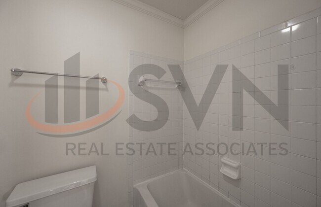 Building Photo - Spacious 2BR, 2BA Condo in Desirable Chapel Hill Community