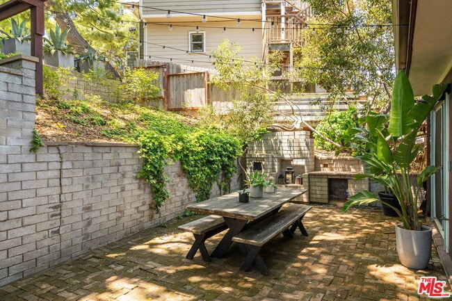 Building Photo - 19783 Valley View Dr