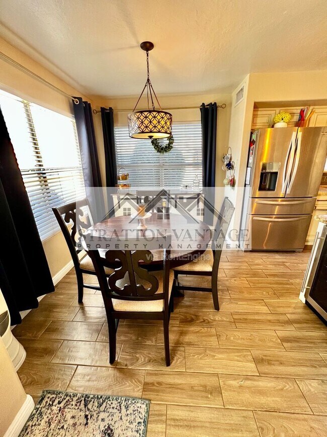 Building Photo - 4682 W Oakland St