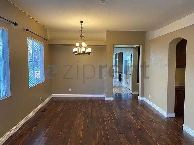 Building Photo - Unit