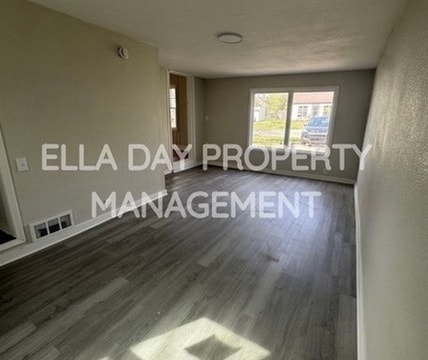 Building Photo - 810 N Harding Ave