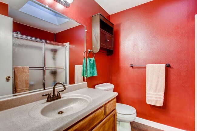 Building Photo - 3 bed, 2 bath Multi-Level Home on Cul-De-Sac