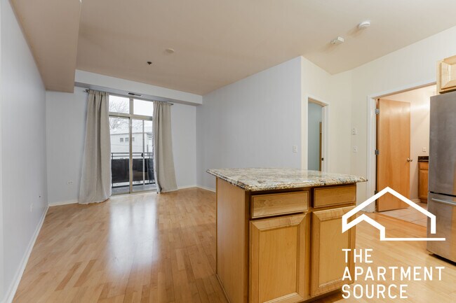 Building Photo - 2951 N Clybourn Ave