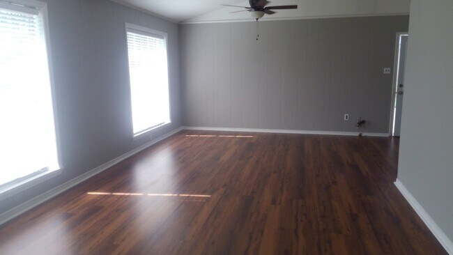 Building Photo - 105 Azalea Ave