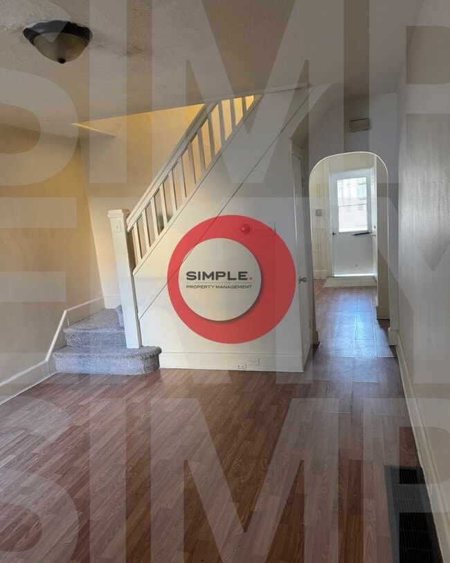 Building Photo - Great Location