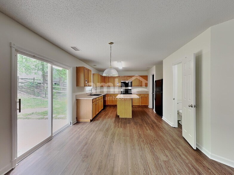 Building Photo - 1065 Meadowbrook Ln SW