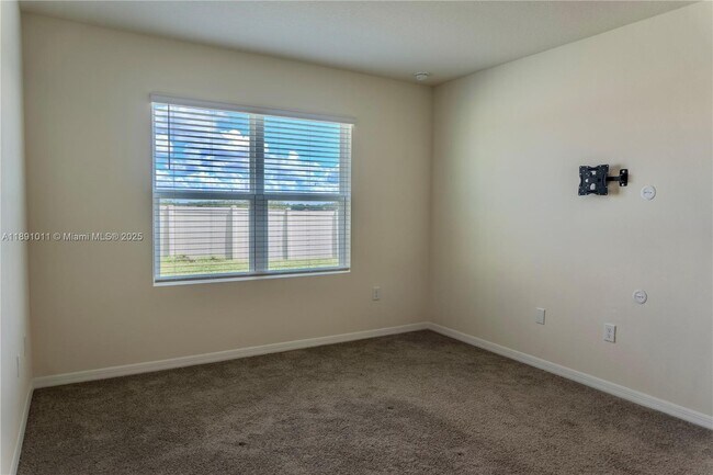 Building Photo - 2025 Doe Run Dr