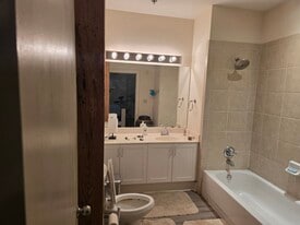 Building Photo - 246 N Court St