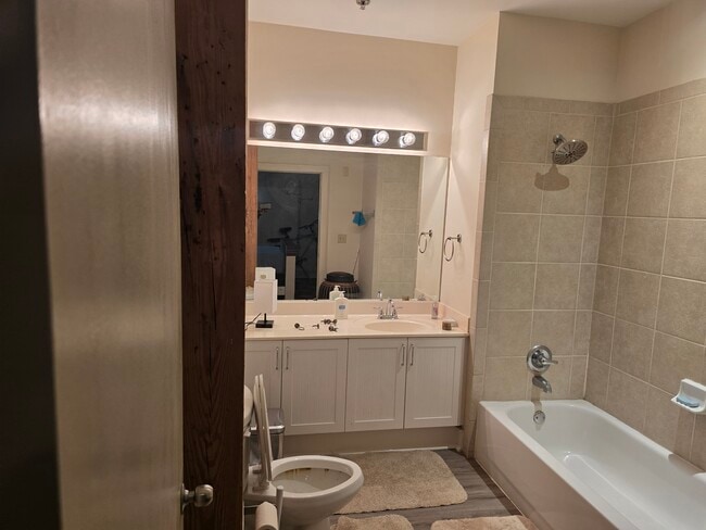 Building Photo - 246 N Court St