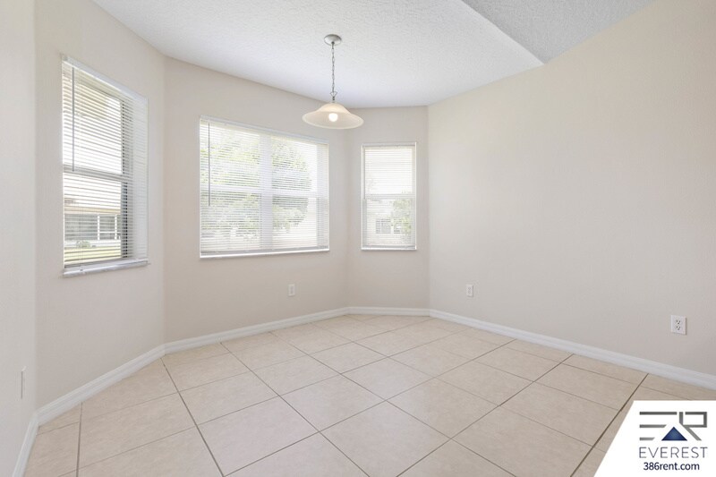 Building Photo - 26 Round Table Ln