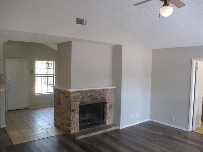 Building Photo - 509 Algerita Dr