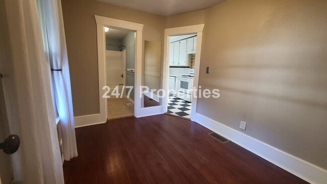 Building Photo - Charming 2 BD | 1 BA West Linn Cottage - R...