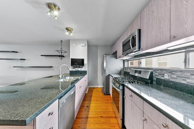 Building Photo - 2614 Chenevert St