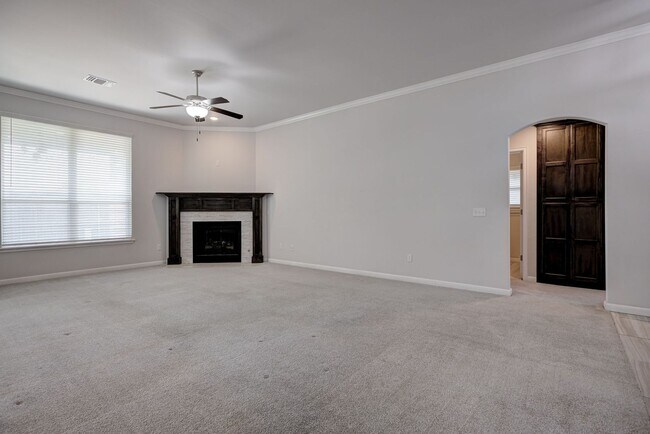 Building Photo - 2321 Norwood Dr
