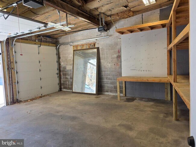 Building Photo - 115 Samdin Blvd