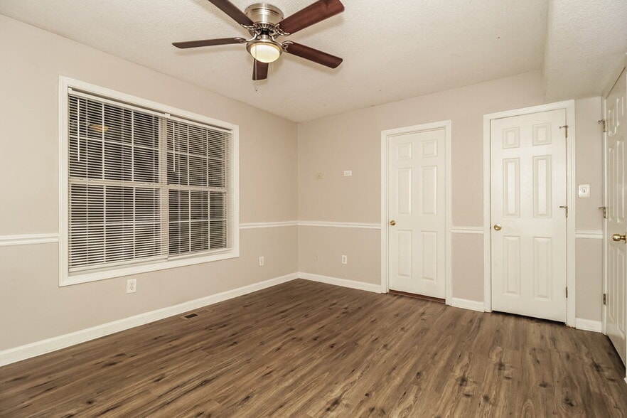 Building Photo - 28 Fernwick Ct