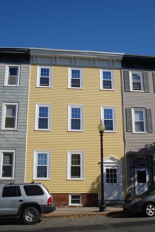 Building Photo - 335 Bunker Hill St