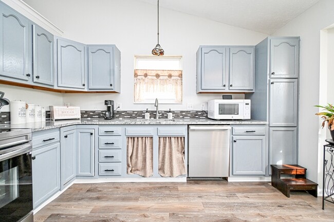 Building Photo - 4372 Dobbin Cir