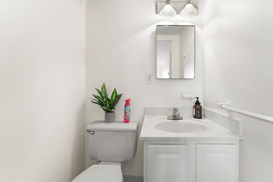 Building Photo - 175 Freeman St