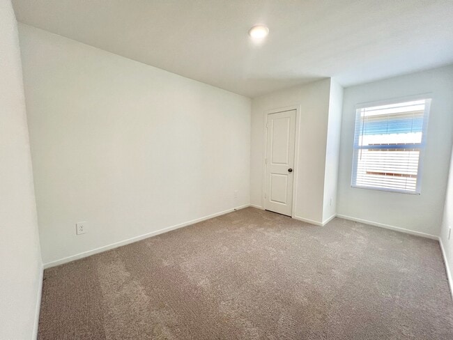 Building Photo - 3023 Mallorca Dr