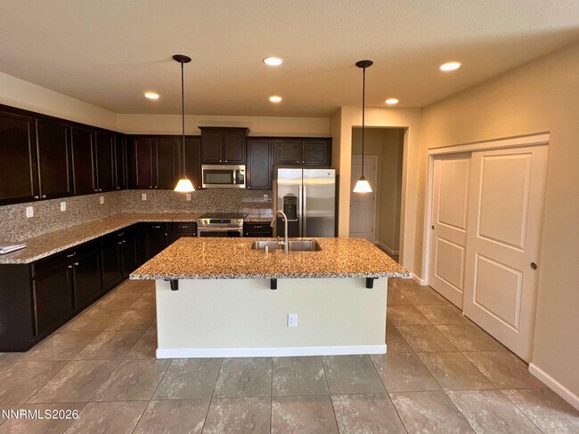 Building Photo - 7075 Diversey Dr