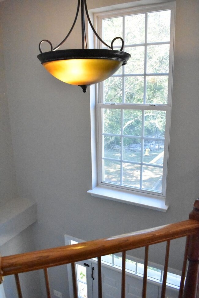 Building Photo - North Stafford End Unit Townhome !!