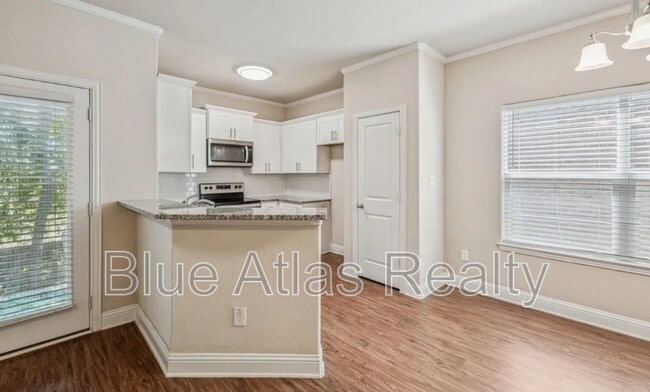 Building Photo - 268 Castleridge Dr