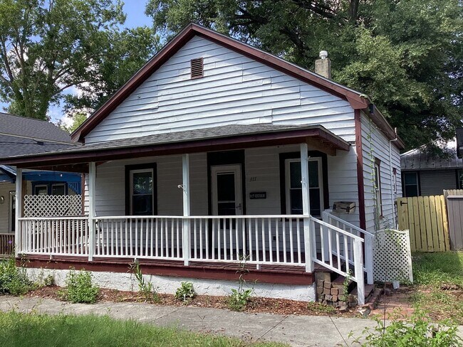 Building Photo - DOWNTOWN WILMINGTON! Historic Cottage - 2B...
