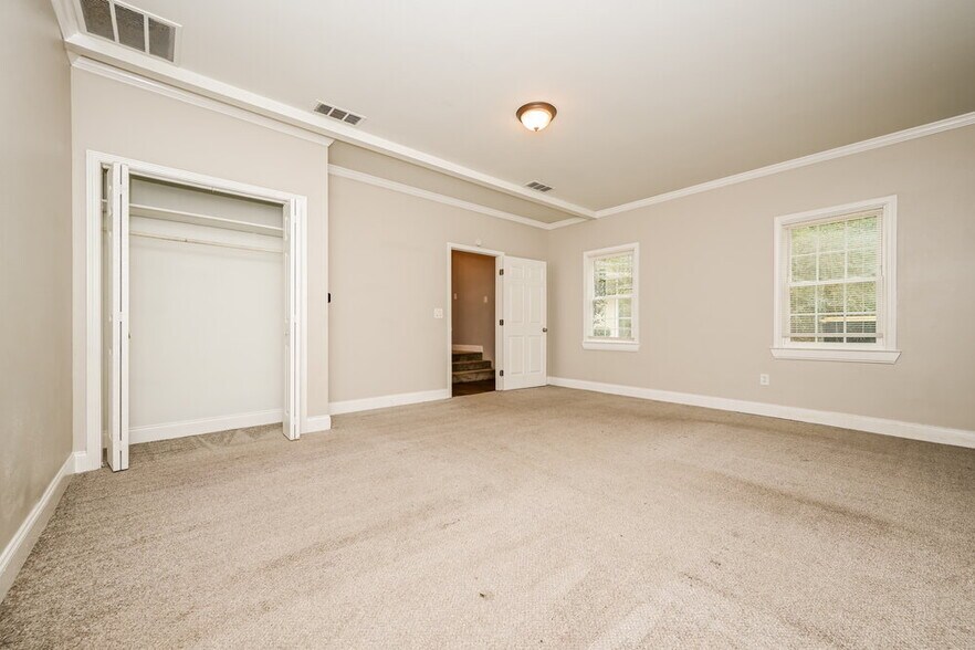 Building Photo - 395 Magmar Ln