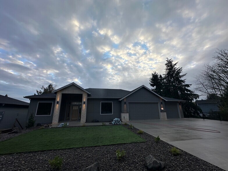 Building Photo - 222 Curtis Dr