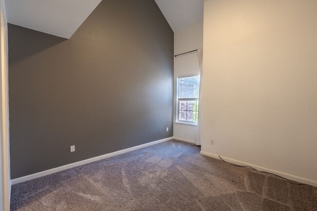 Building Photo - 4943 S Carson St