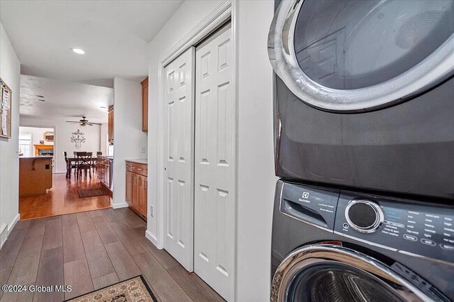 Building Photo - 633 Salvia Ln