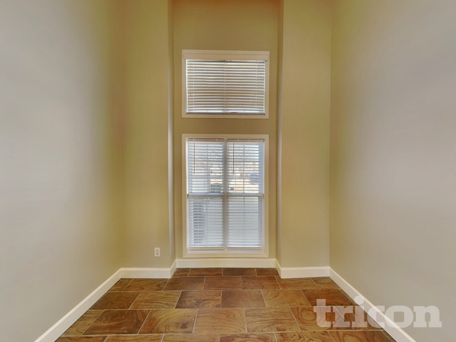 Building Photo - 903 Ember Ct