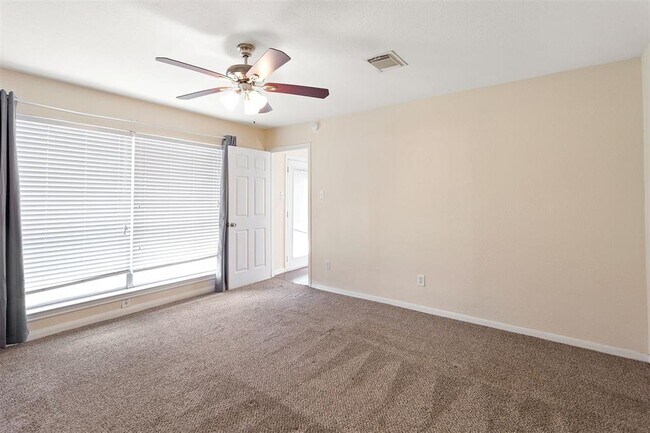 Building Photo - 930 Mesa Terrace Dr