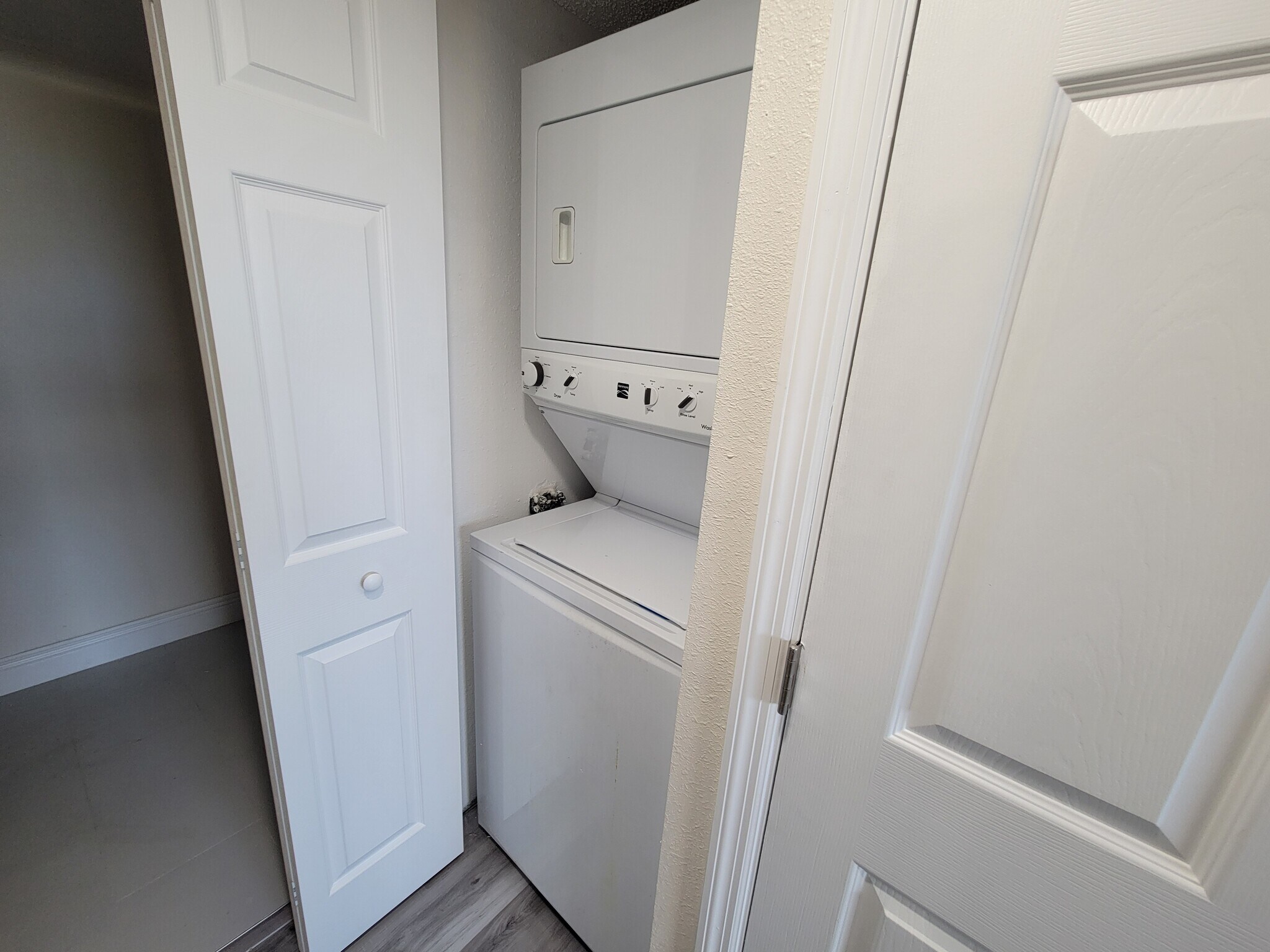 Building Photo - 500 Treasure Island Cswy