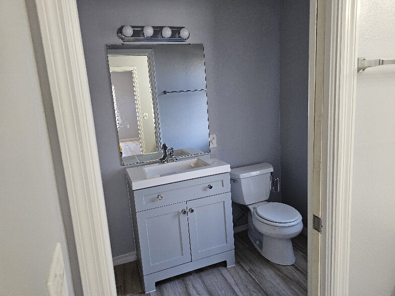 Building Photo - 6391 Gateway Ave